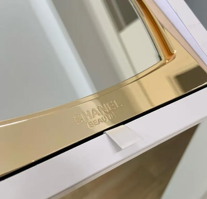 Настольное зеркало CHANEL Beaut&eacute;, 16&times;16 см