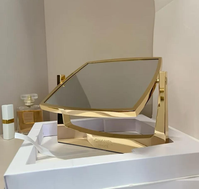 Настольное зеркало CHANEL Beaut&eacute;, 16&times;16 см