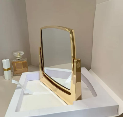 Настольное зеркало CHANEL Beaut&eacute;, 16&times;16 см